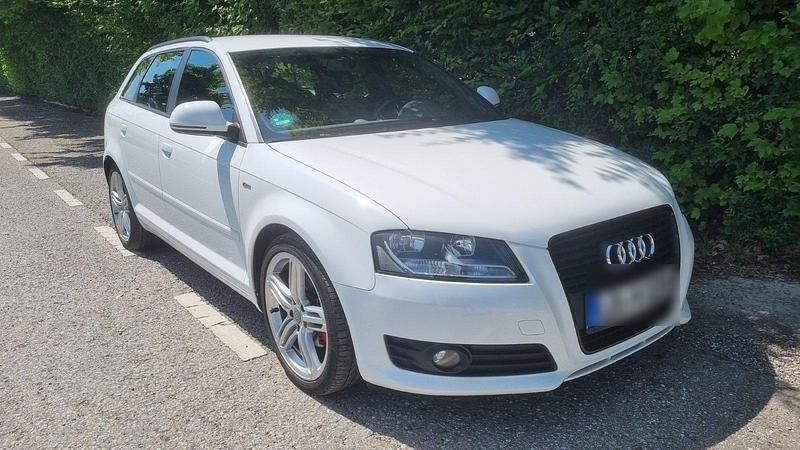 Weiß Gebraucht 2010 Audi A3 Sportback S-Line Limousine | 6.750 € (Fairer Preis) - Bild 1/4
