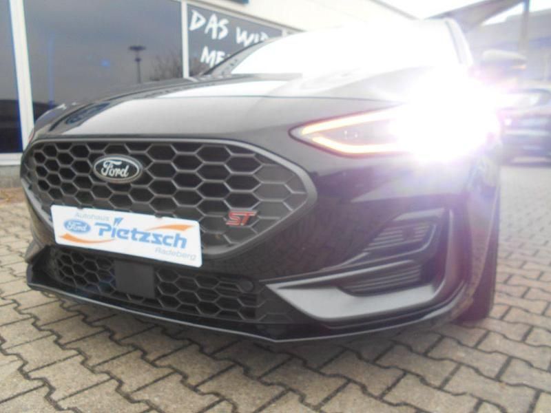 Używany Ford Focus ST 280 KM (205 kW) 2024 Czarny Sedan/Limuzyna