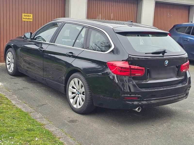Gebraucht BMW 318 150 PS (110 kW) 2015 Schwarz Kombi
