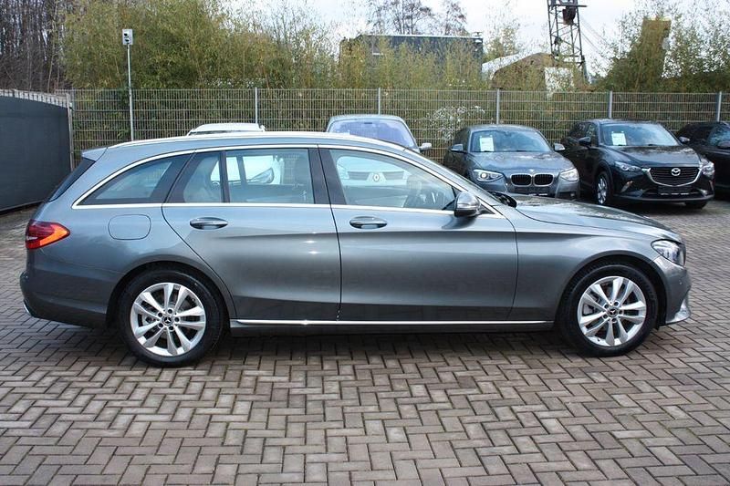 Gebraucht Mercedes C180 156 PS (114 kW) 2019 Grau Kombi