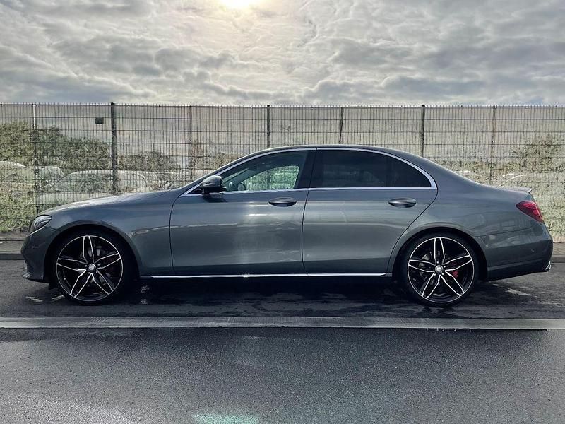 Gebraucht Mercedes E220 AMG line 194 PS (142 kW) 2017 Grau Limousine