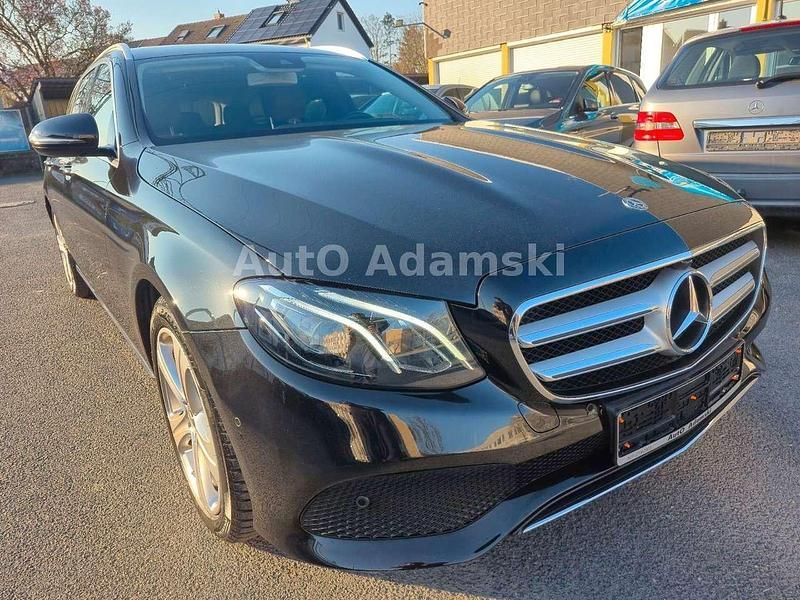 Gebraucht Mercedes E200 Avantgarde 150 PS (110 kW) 2017 Obsidian Kombi