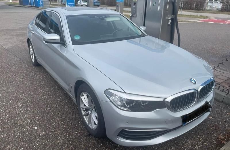 Silber Gebraucht 2017 BMW 520 Limousine | 21.000 € (Superpreis) - Bild 1/4