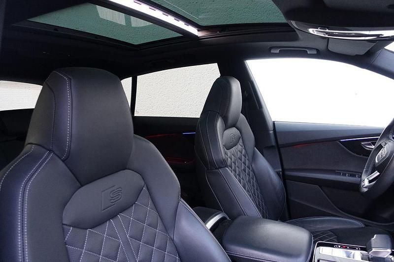 Gebraucht Audi Q8 S-Line 286 PS (210 kW) 2023 Mythosschwarz SUV