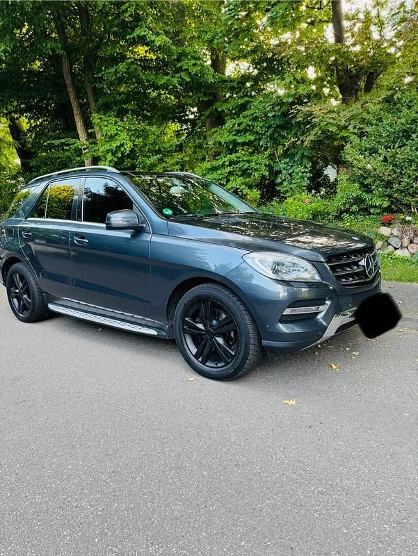Grau Gebraucht 2012 Mercedes ML350 SUV | 13.500 € (Superpreis) - Bild 1/4