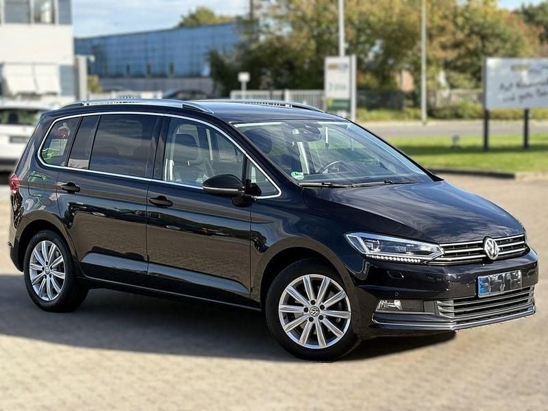 Schwarz Gebraucht 2019 VW Touran Highline Van / Kleinbus | 23.970 € (Fairer Preis) - Bild 1/4