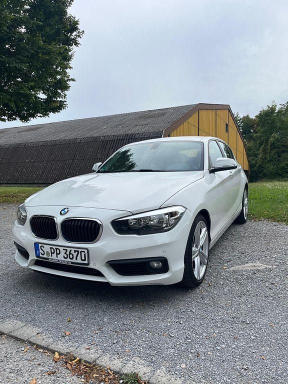 Weiß Gebraucht 2016 BMW 118 Advantage Kleinwagen | 12.990 € - Bild 1/4
