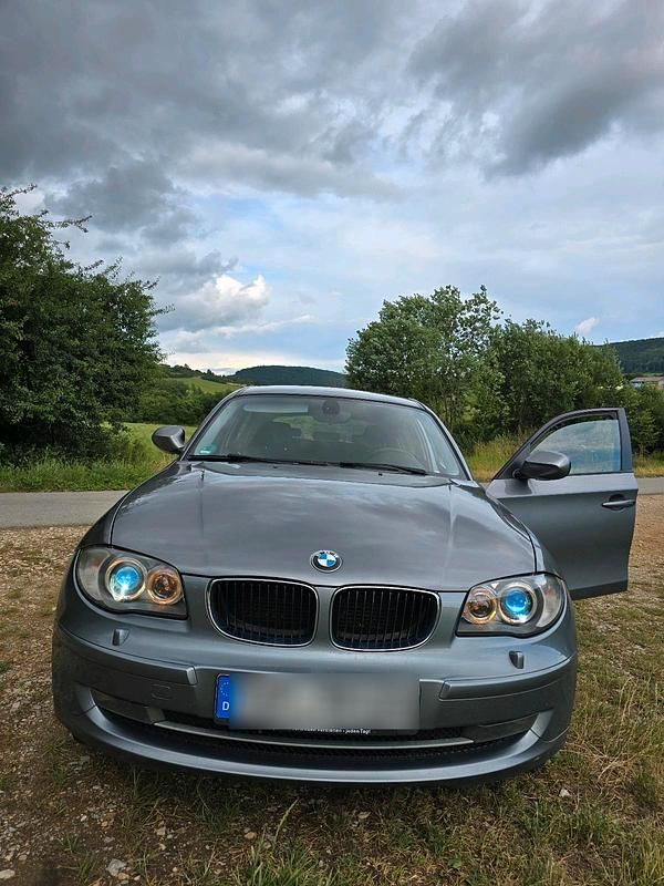 Silber Gebraucht 2010 BMW 118 Kleinwagen | 2.740 € (Fairer Preis) - Bild 1/4