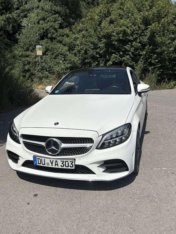Weiß Gebraucht 2019 Mercedes C200 AMG line Coupé | 30.000 € (Fairer Preis) - Bild 1/4