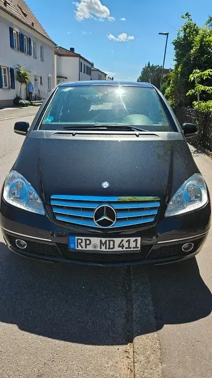 Gebraucht Mercedes A160 Avantgarde 95 PS (69 kW) 2012 Schwarz Kleinwagen
