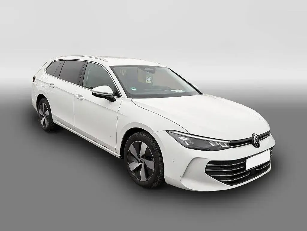 Usata VW Passat 150 CV (110 kW) 2025 Bianco Station wagon