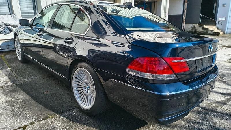 Gebraucht BMW 750 367 PS (269 kW) 2006 Blau Limousine