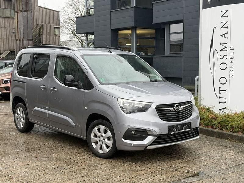 Grau Gebraucht 2023 Opel Combo-e Life Ultimate Van / Kleinbus | 20.950 € (Superpreis) - Bild 1/4