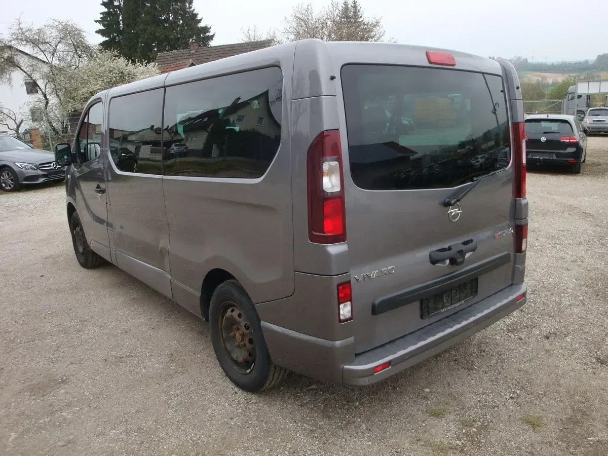 Gebraucht Opel Vivaro 145 PS (106 kW) 2018 Grau Van / Kleinbus