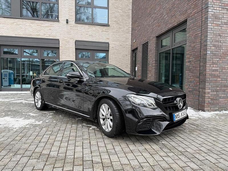 Gebraucht Mercedes E220 AMG 194 PS (142 kW) 2019 Schwarz Limousine
