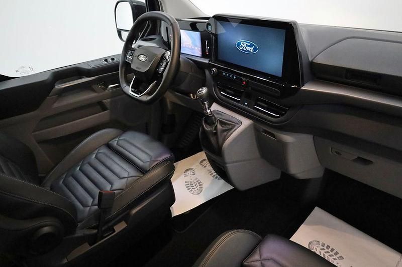 Gebraucht Ford Tourneo Titanium 150 PS (110 kW) 2024 Schwarz Van / Kleinbus