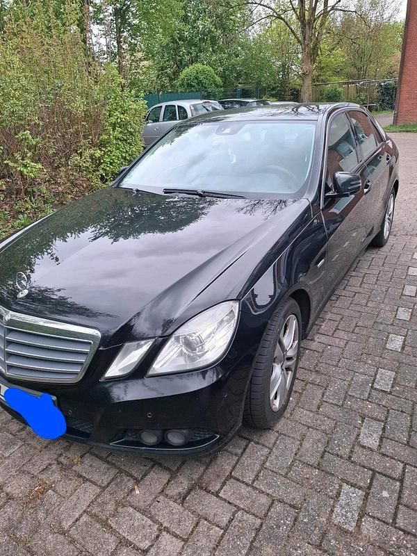 Schwarz Gebraucht 2011 Mercedes E350 Limousine | 7.400 € (Guter Preis) - Bild 1/4