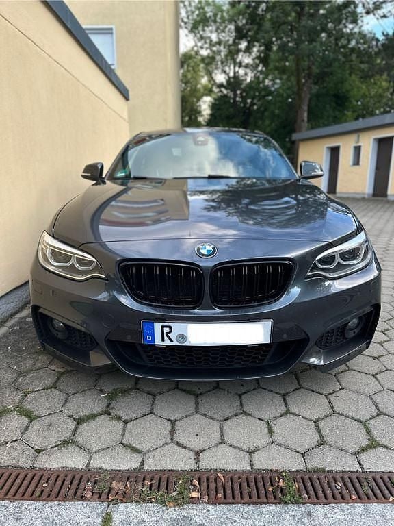 Grau Gebraucht 2017 BMW 220 M Sport Coupé | 19.600 € (Fairer Preis) - Bild 1/4