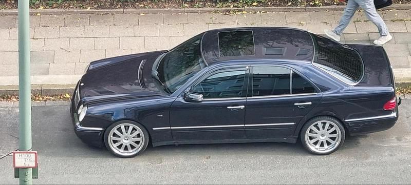 Violet Gebraucht 1998 Mercedes E430 Limousine | 4.800 € - Bild 1/4