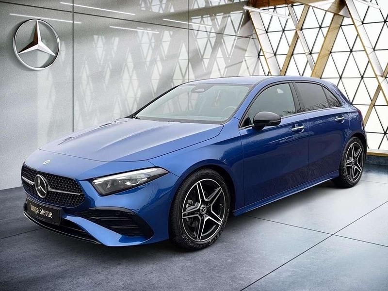 Gebraucht Mercedes A200 AMG 163 PS (119 kW) 2025 Metalliclack spektralblau Limousine