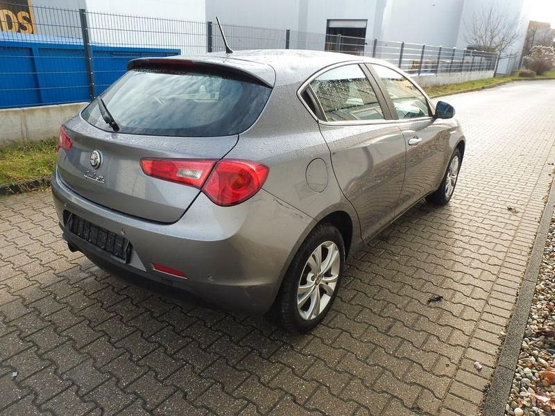 Gebraucht Alfa Romeo Giulietta Super 120 PS (88 kW) 2011 Grau Limousine