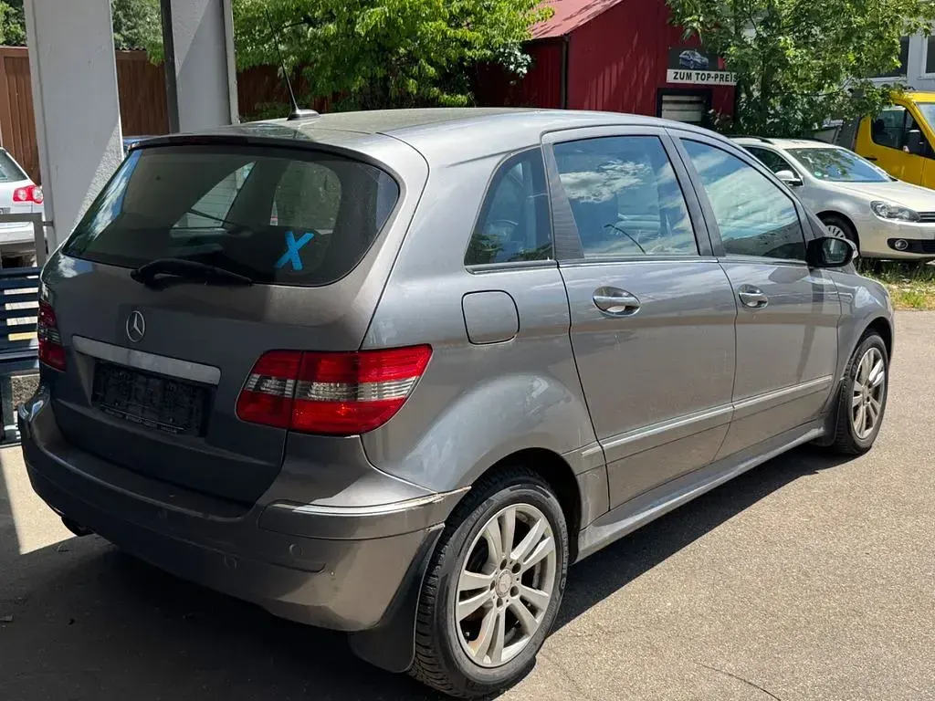Gebraucht Mercedes B180 Edition 109 PS (80 kW) 2008 Grau Van / Kleinbus