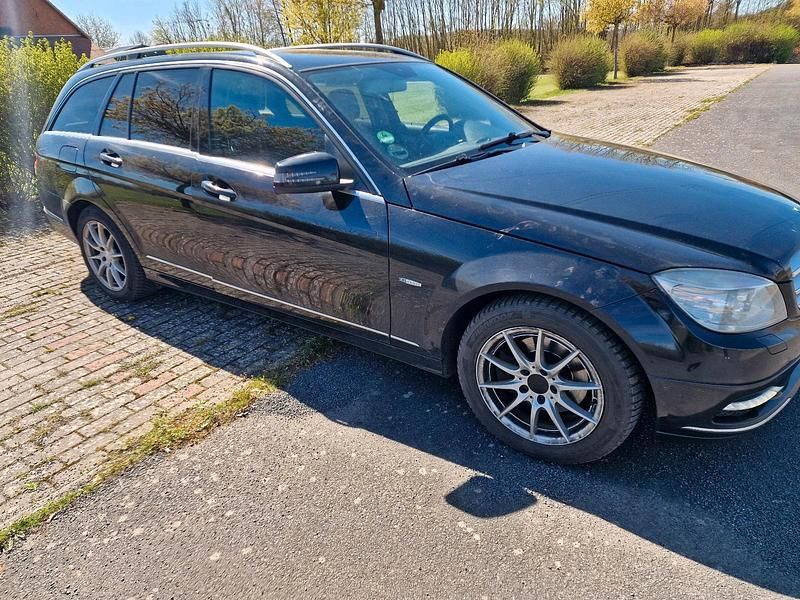 Gebraucht Mercedes C220 170 PS (125 kW) 2011 Schwarz Kombi