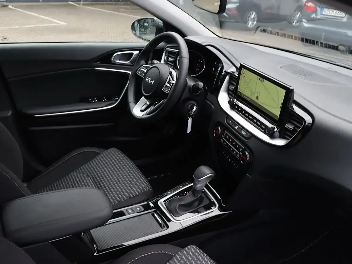 Gebraucht Kia Ceed Comfort 140 PS (102 kW) 2024 (h8g) dark penta metal m Kleinwagen