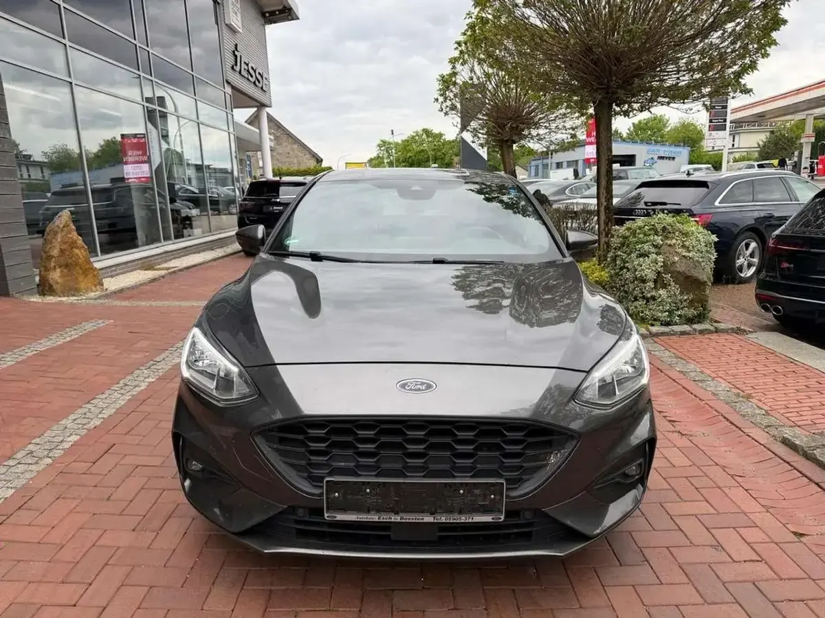 Gebraucht Ford Focus Style 125 PS (91 kW) 2020 Magneticgrau (metallic) (metallic) Limousine