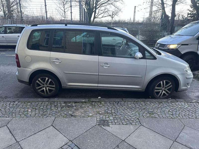 Grau Gebraucht 2007 VW Touran Trendline Van / Kleinbus | 1.050 € (Superpreis) - Bild 1/4