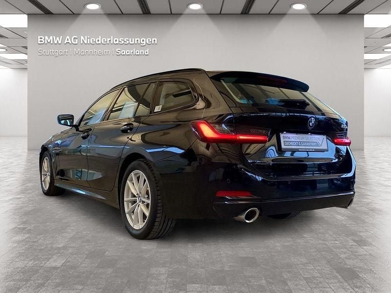 Gebraucht BMW 330e 184 PS (135 kW) 2022 Schwarz Kombi