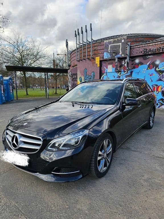 Gebraucht Mercedes E220 231 PS (169 kW) 2015 Schwarz Kombi