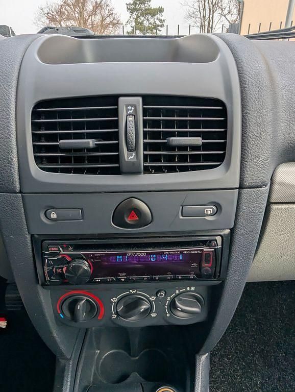 Gebraucht Renault Clio II Authentique 58 PS (42 kW) 2002 Rot Limousine