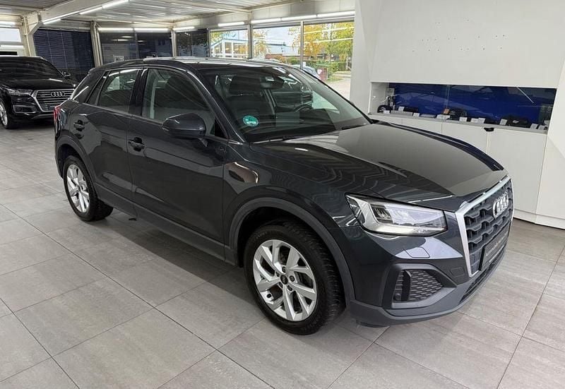 Grau Gebraucht 2022 Audi Q2 Basis SUV | 17.890 € (Fairer Preis) - Bild 1/4