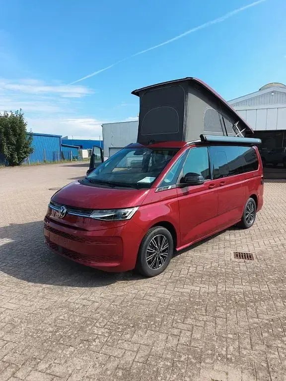 Neu VW T7 California 150 PS (110 kW) 2026 Rot Van