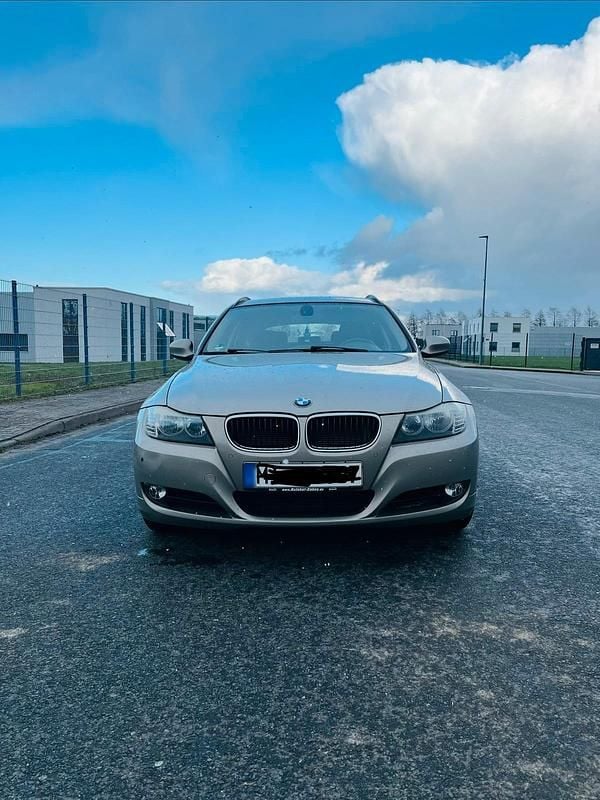 Gebraucht BMW 318 140 PS (102 kW) 2012 Braun Kombi