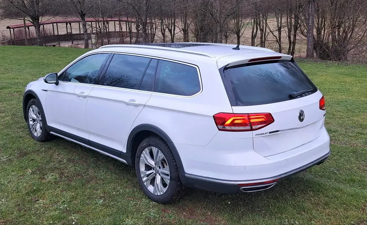Gebraucht VW Passat Alltrack 190 PS (139 kW) 2018 Weiß Kombi