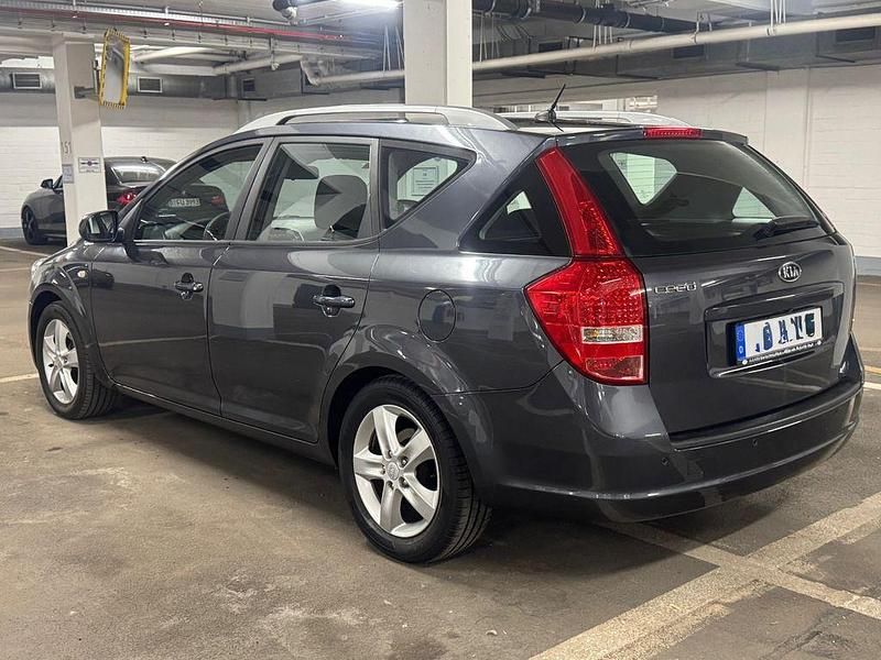 Gebraucht Kia Ceed 125 PS (91 kW) 2011 Grau Kleinwagen