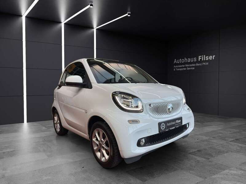 Bodypanels in white Gebraucht 2016 Smart ForTwo Coupé Coupé | 9.910 € - Bild 1/4