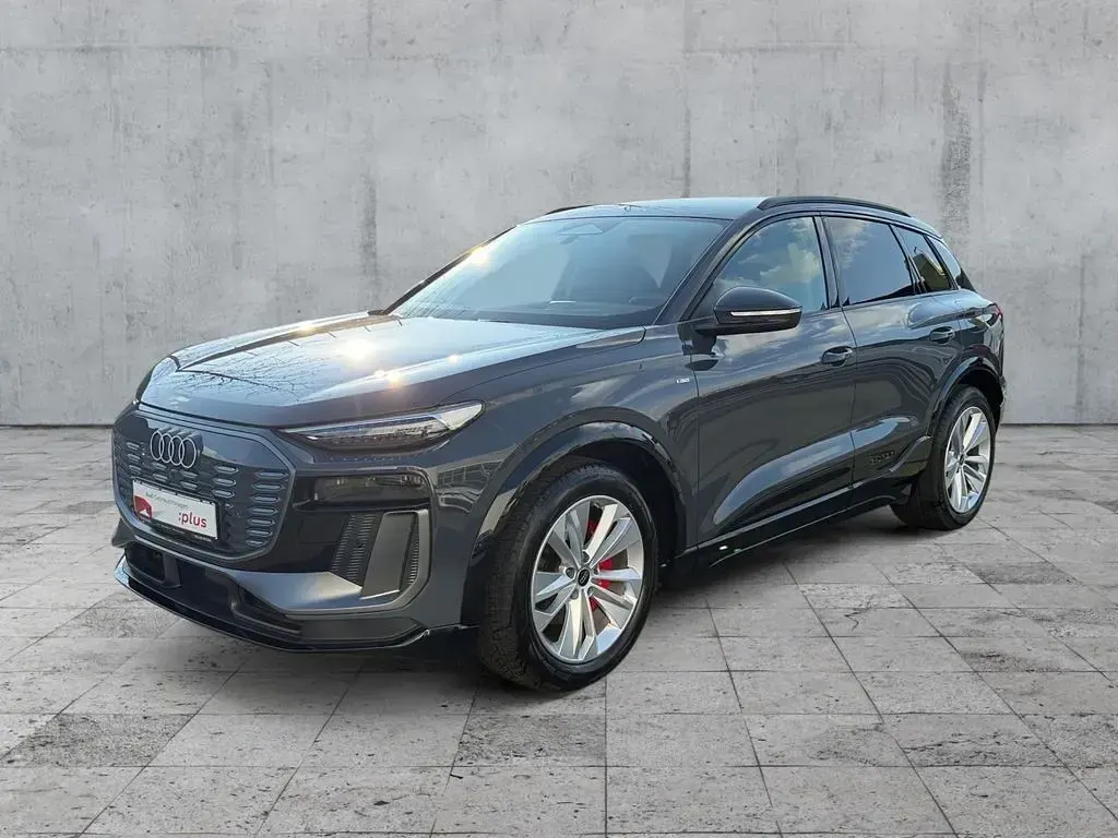 Używany Audi Q6 e-tron S-Line 225 kW (306 KM) 2025 Szary SUV