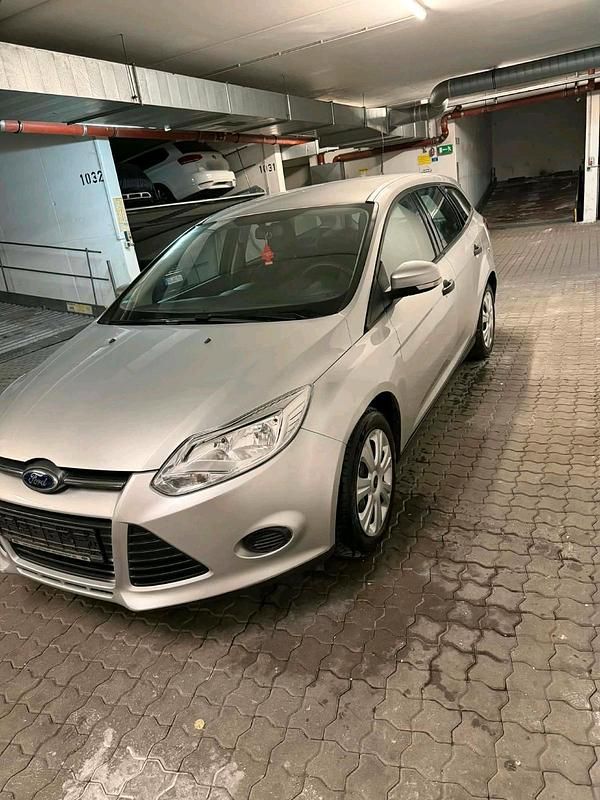 Usata Ford Focus 105 CV (77 kW) 2015 Argento Station wagon