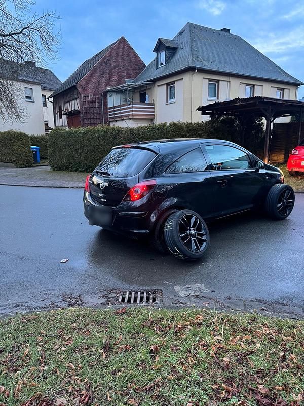 Gebraucht Opel Corsa 87 PS (63 kW) 2013 Schwarz Kleinwagen