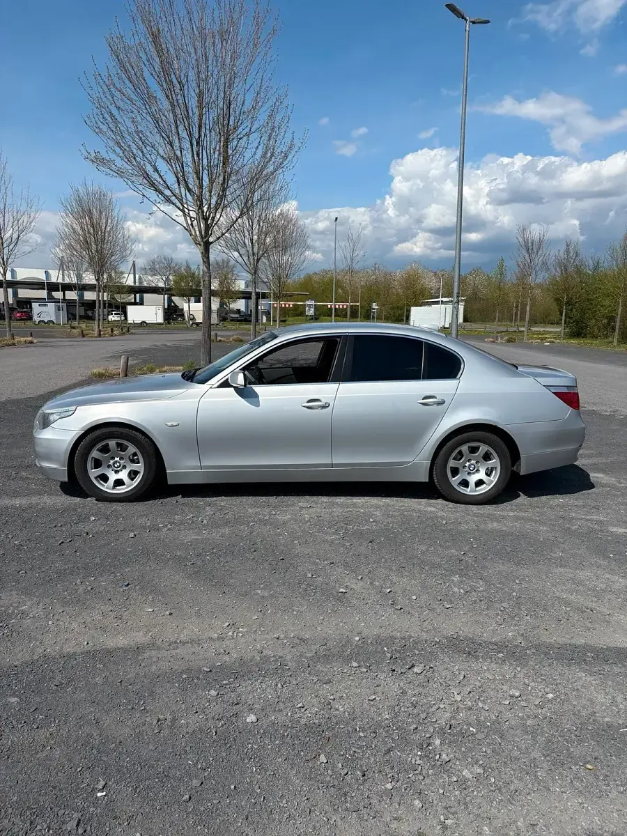 Second-hand BMW 530 218 CP (160 kW) 2003 Argintiu Berlinǎ