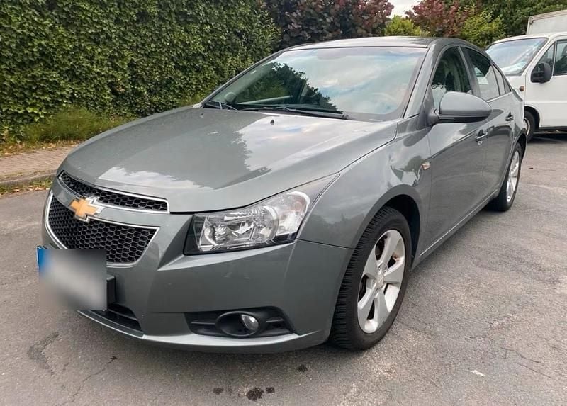 Grau Gebraucht 2011 Chevrolet Cruze LT Limousine | 3.500 € (Guter Preis) - Bild 1/4