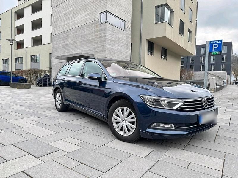 Gebraucht VW Passat 150 PS (110 kW) 2017 Blau Kombi