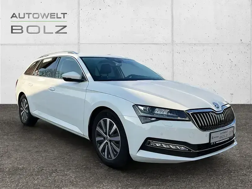 Gebraucht Skoda Superb 150 PS (110 kW) 2023 Weiss Kombi
