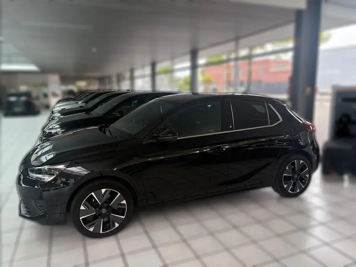 Usado Opel Corsa-e Ultimate 100 kW (136 HP) 2021 Preto Citadino