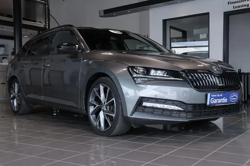 Gebraucht Skoda Superb SportLine 150 PS (110 kW) 2023 Grau Kombi