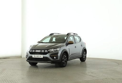 Grau Gebraucht 2021 Dacia Sandero Comfort Limousine | 19.890 € - Bild 1/4