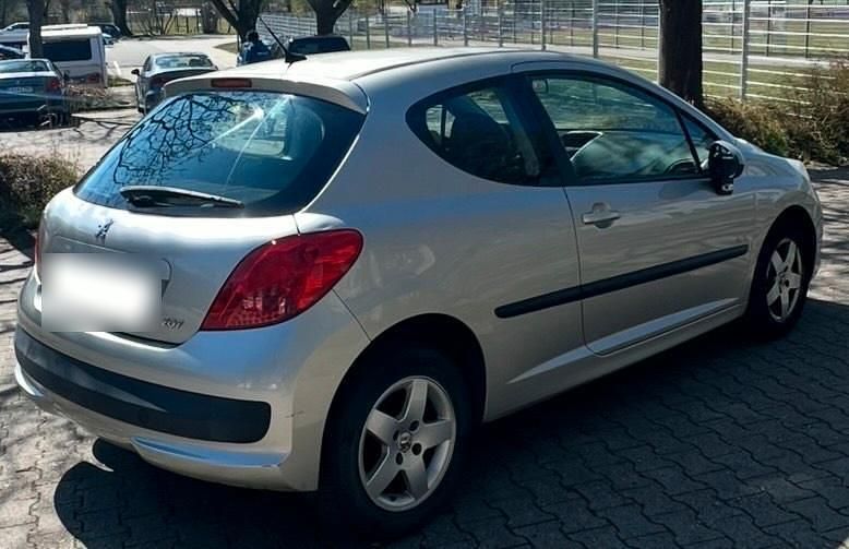 Gebraucht Peugeot 207 95 PS (69 kW) 2009 Grau Kleinwagen